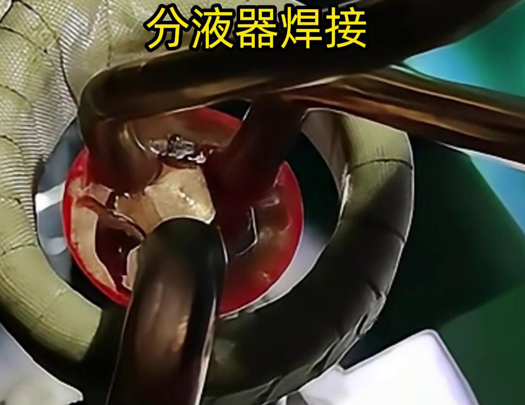 分液器銅管的高頻焊接是一種利用高頻電流在工件中產(chǎn)生熱效應(yīng)，使接觸部位熔化，形成永久連接的工藝