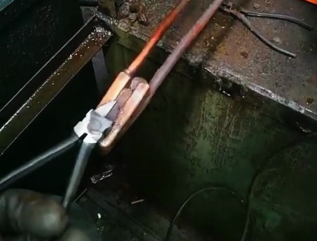 用超高頻感應加熱技術(shù)對鉗子關鍵部位進行快速加熱與冷卻淬火